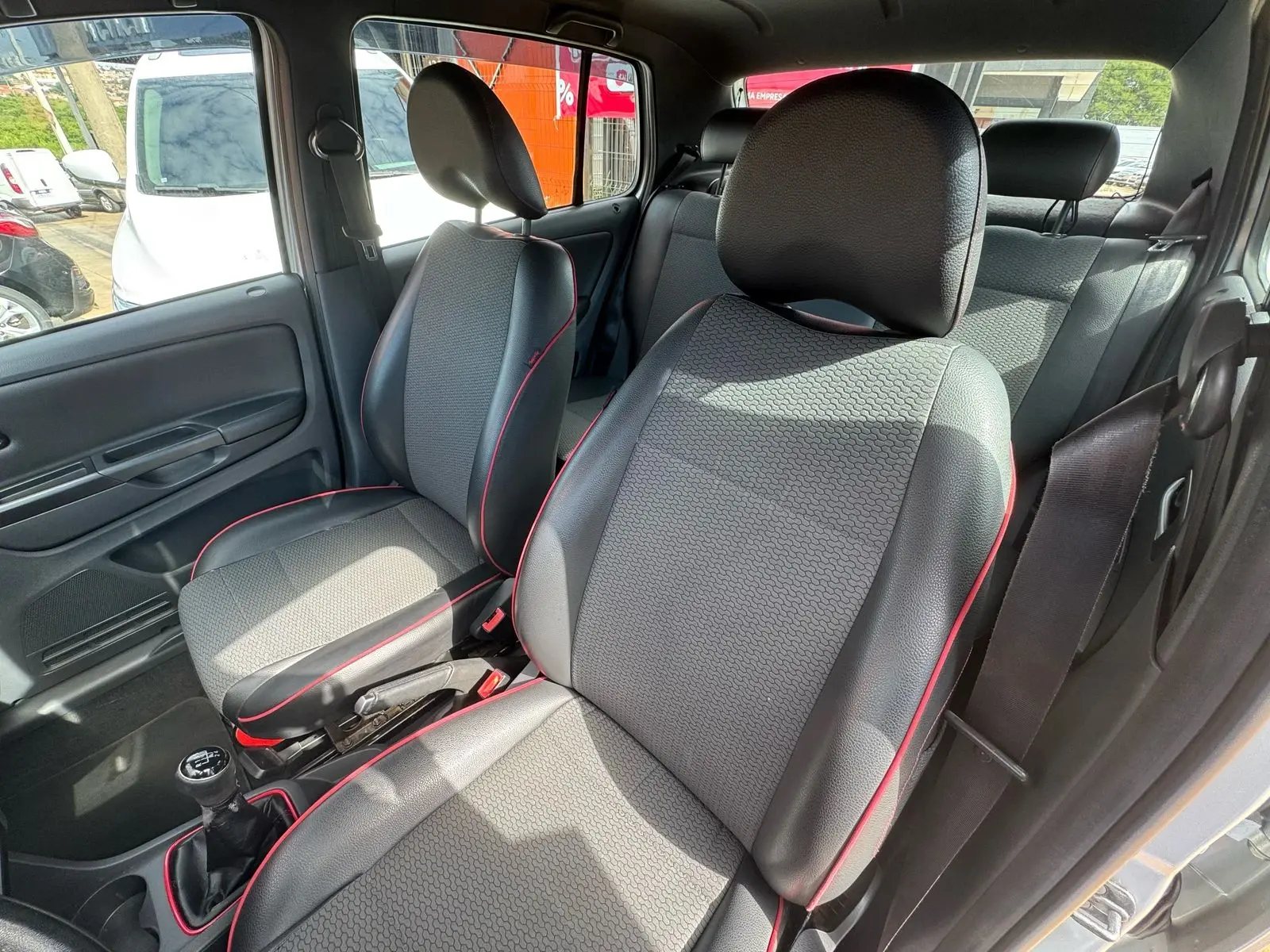 VOLKSWAGEN Fox - Foto