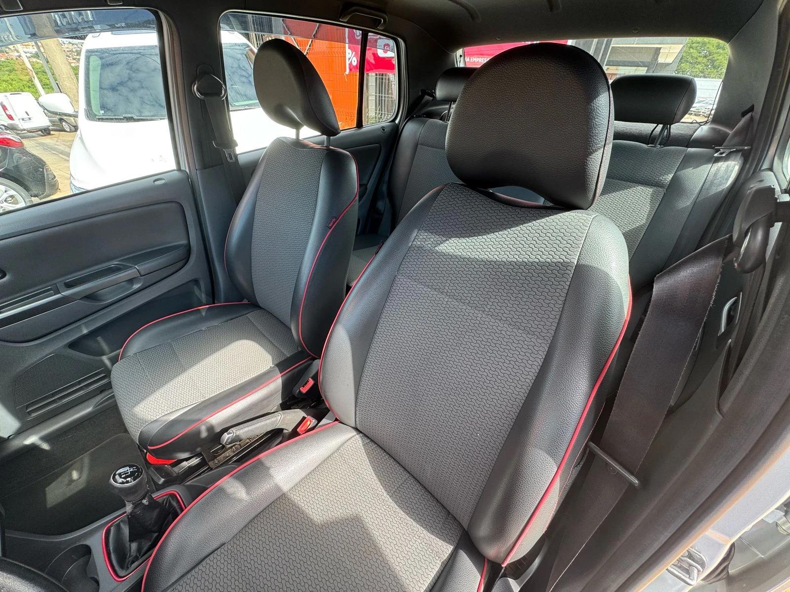 VOLKSWAGEN Fox - Foto