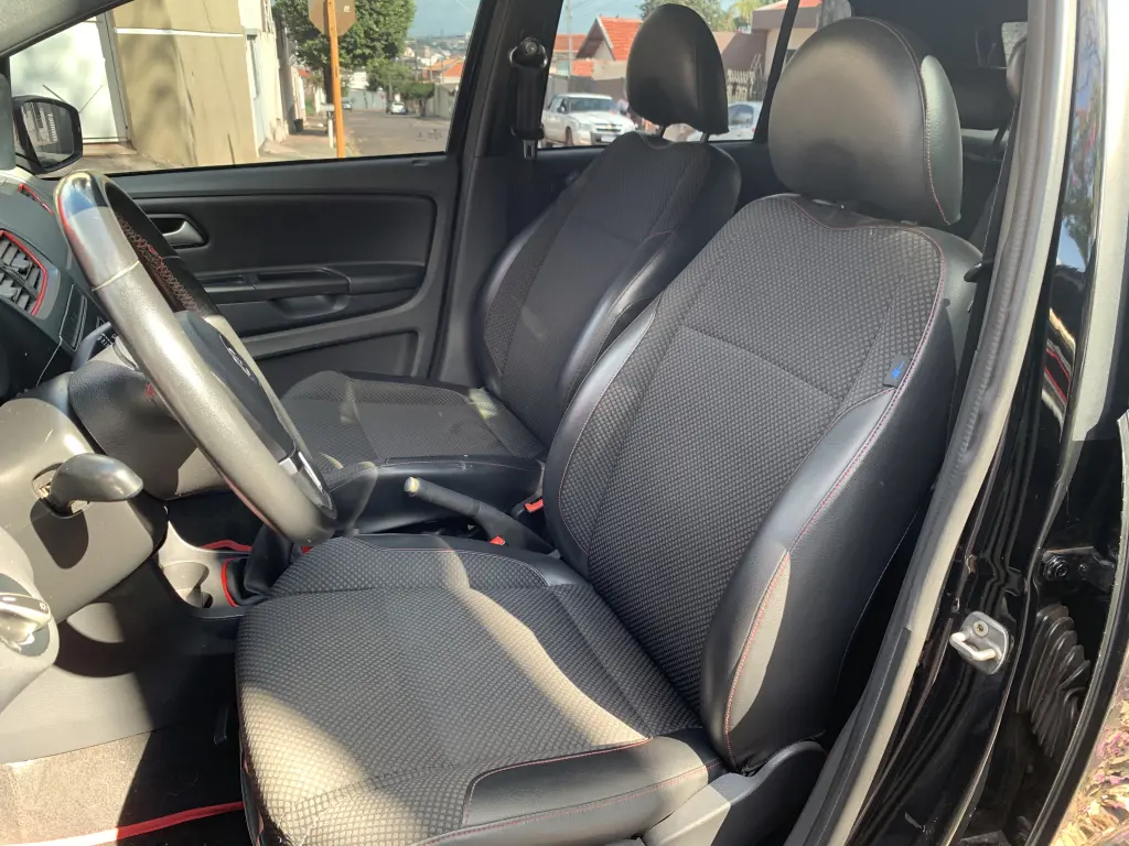 VOLKSWAGEN Fox - Foto