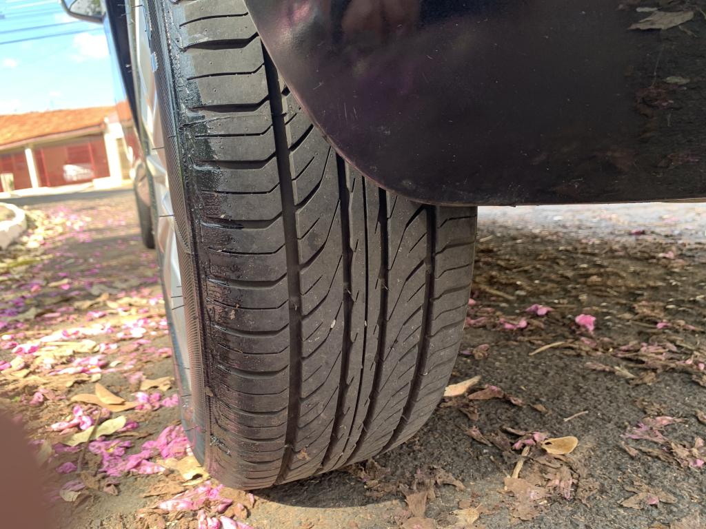 VOLKSWAGEN Fox - Foto