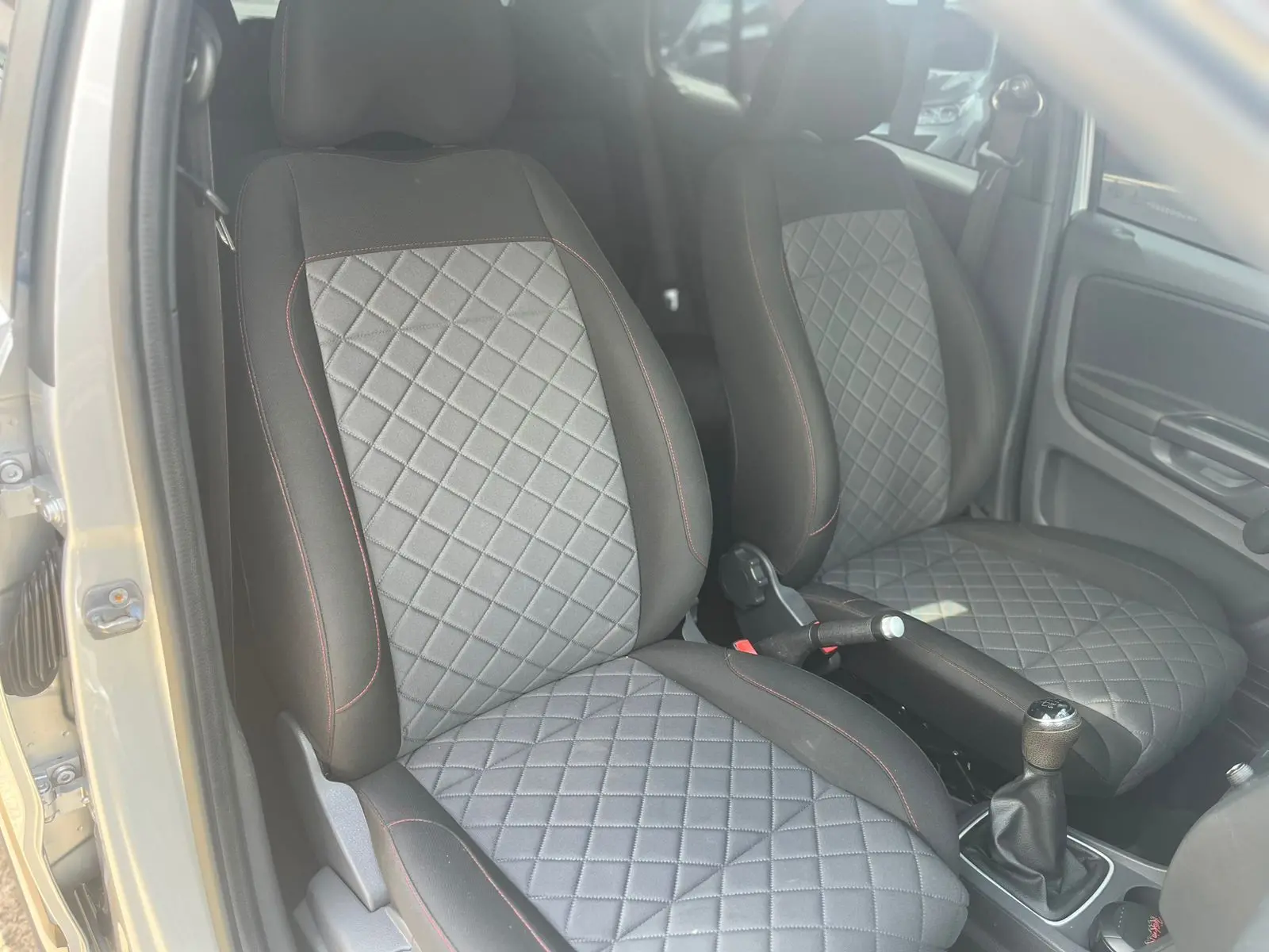 VOLKSWAGEN Fox - Foto