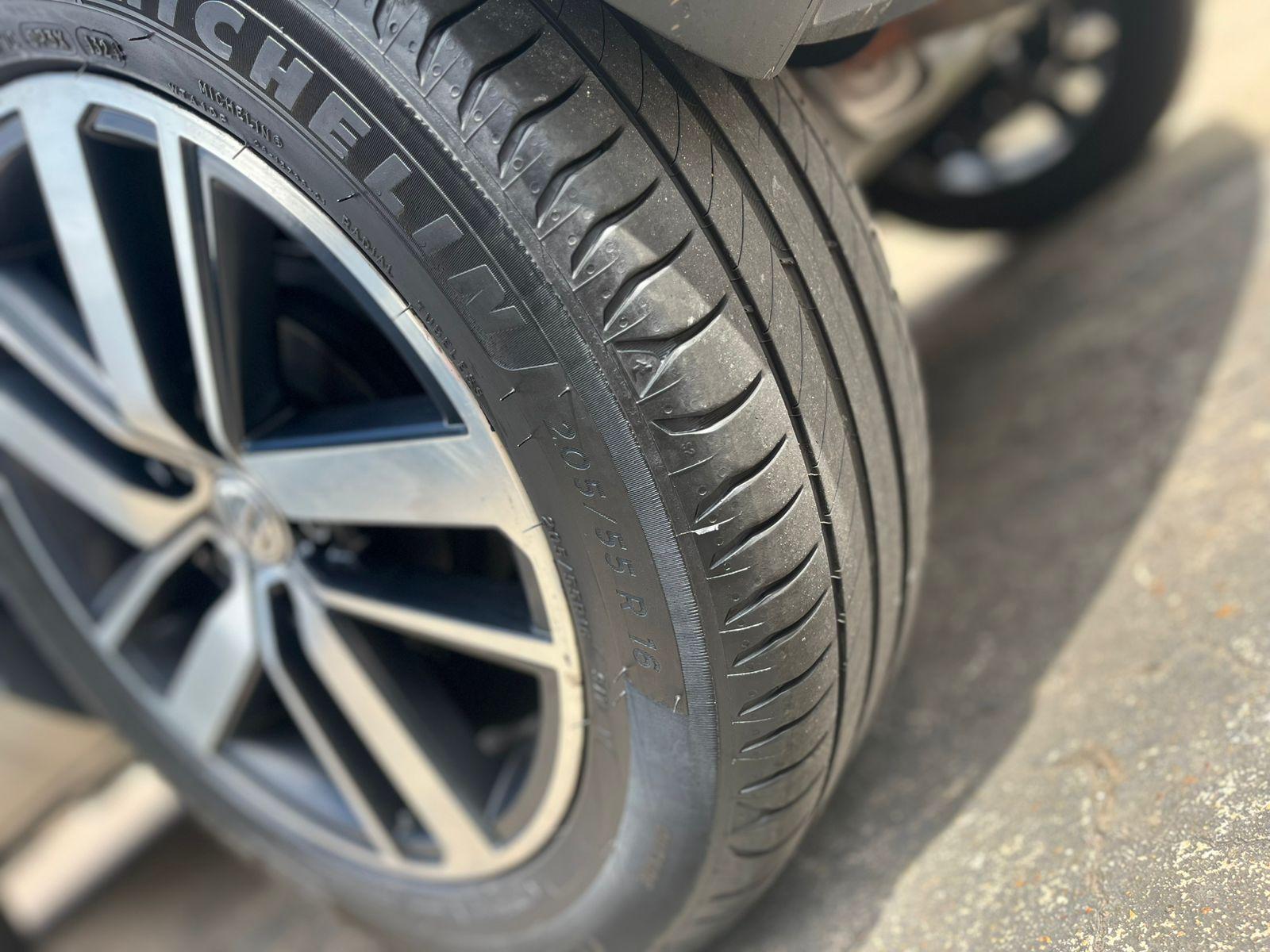 VOLKSWAGEN Fox - Foto