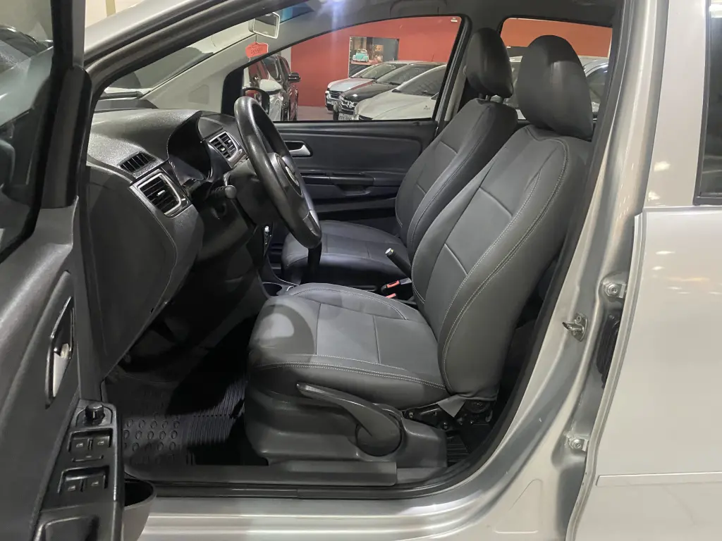 VOLKSWAGEN Fox - Foto