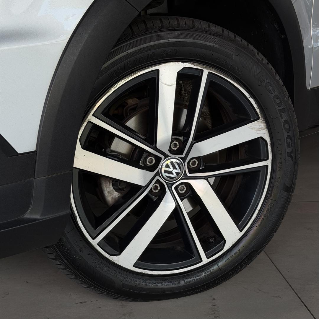 VOLKSWAGEN Fox - Foto