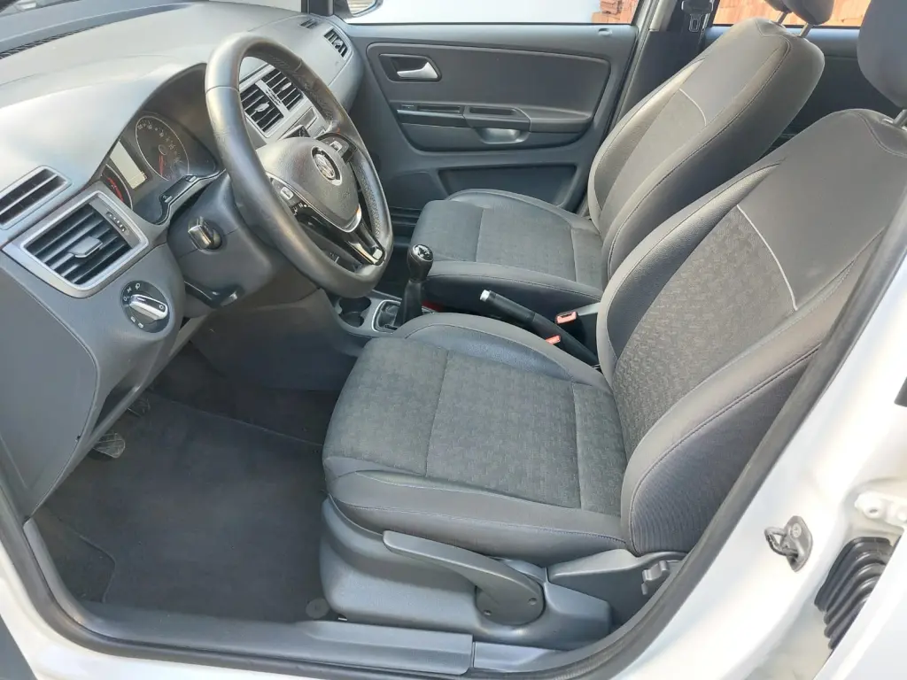 VOLKSWAGEN Fox - Foto