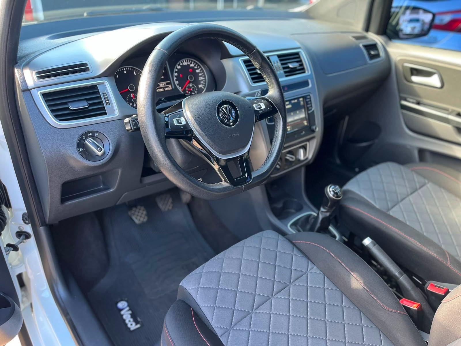 VOLKSWAGEN Fox - Foto