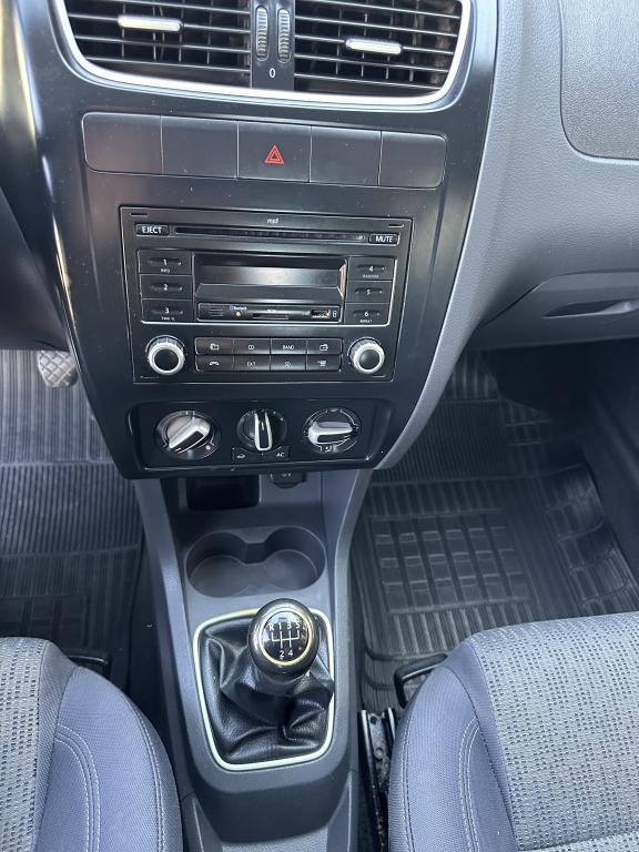 VOLKSWAGEN Fox - Foto