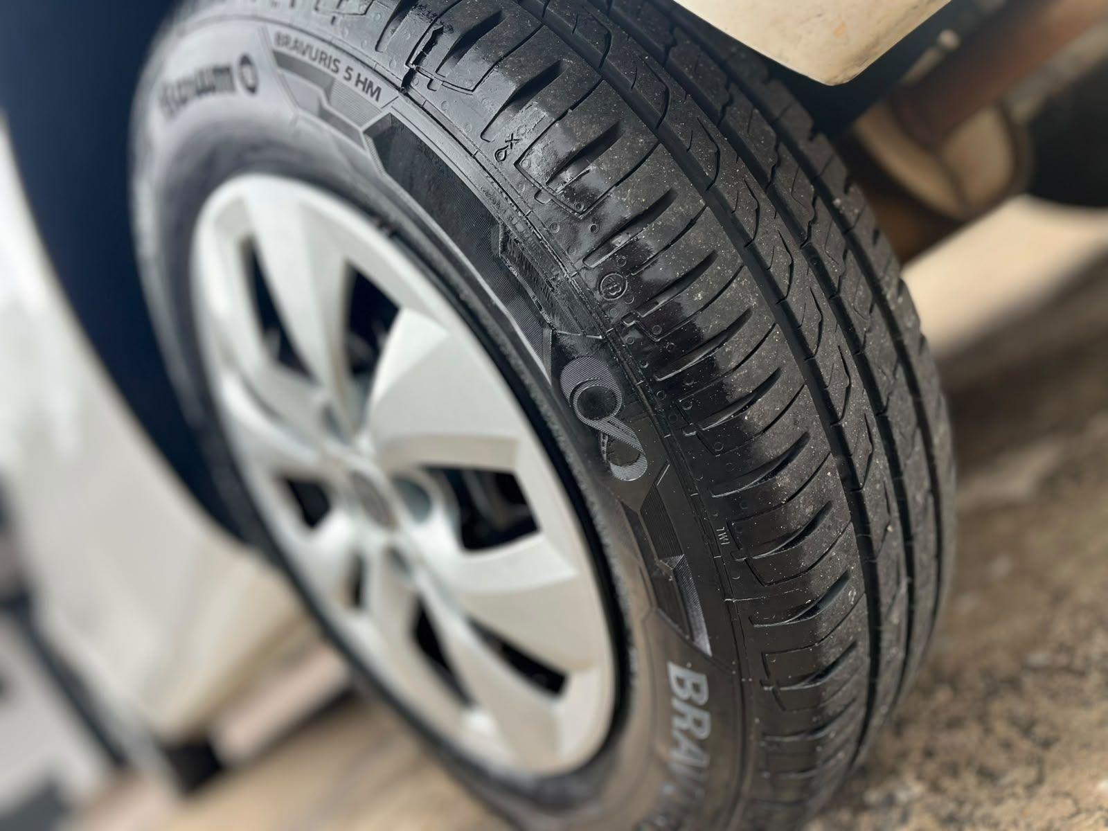 VOLKSWAGEN Gol - Foto