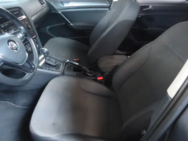 VOLKSWAGEN Golf - Foto