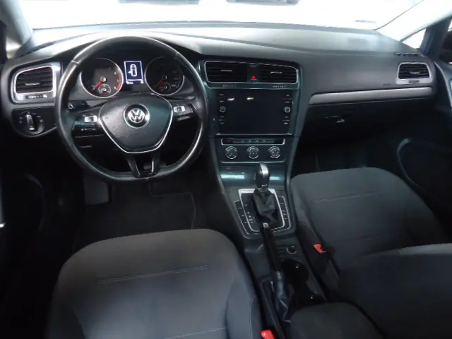 VOLKSWAGEN Golf - Foto