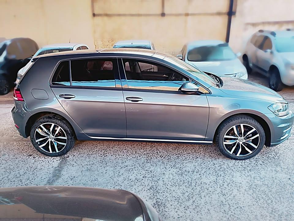 VOLKSWAGEN Golf - Foto