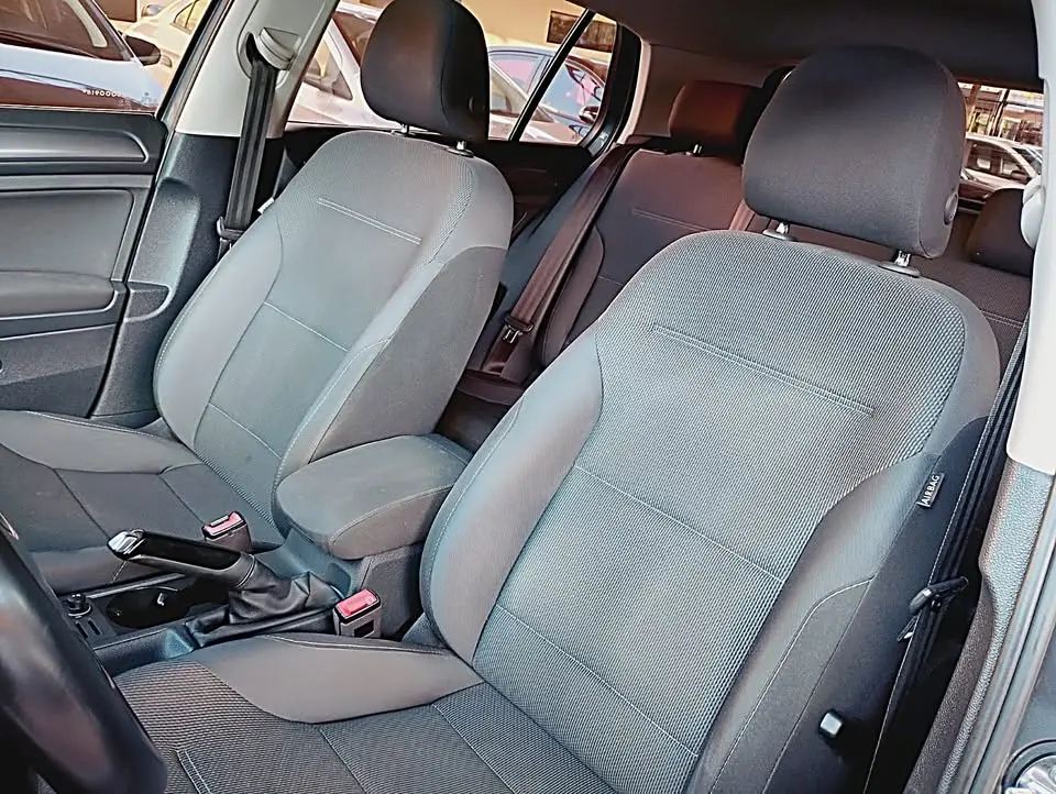 VOLKSWAGEN Golf - Foto