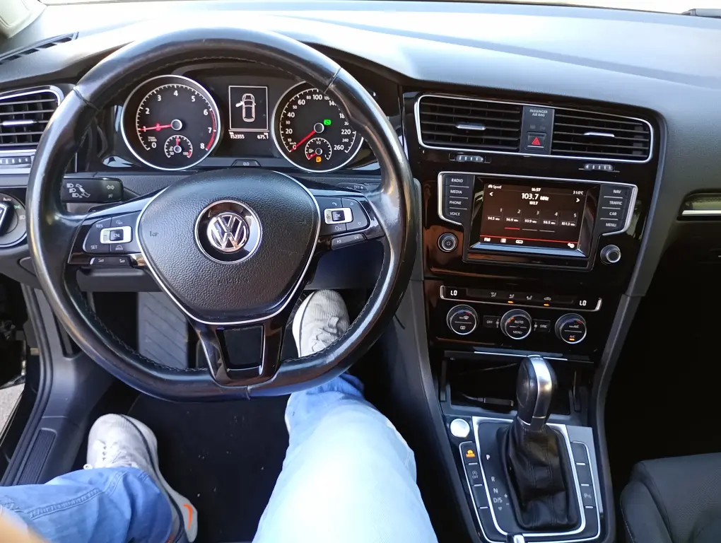 VOLKSWAGEN Golf - Miniatura