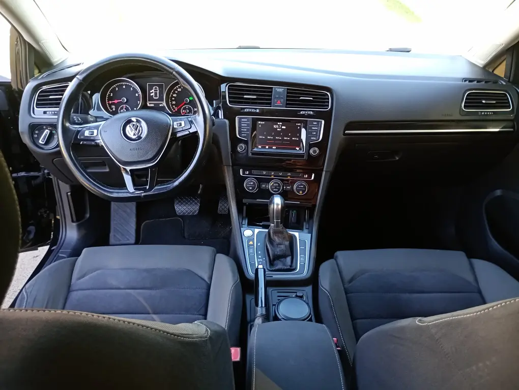 VOLKSWAGEN Golf - Miniatura