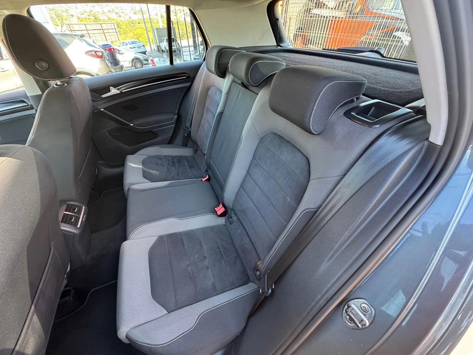 VOLKSWAGEN Golf - Foto