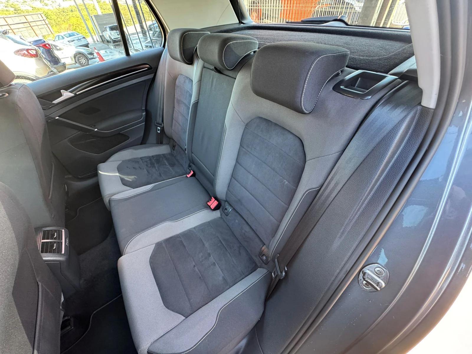 VOLKSWAGEN Golf - Foto