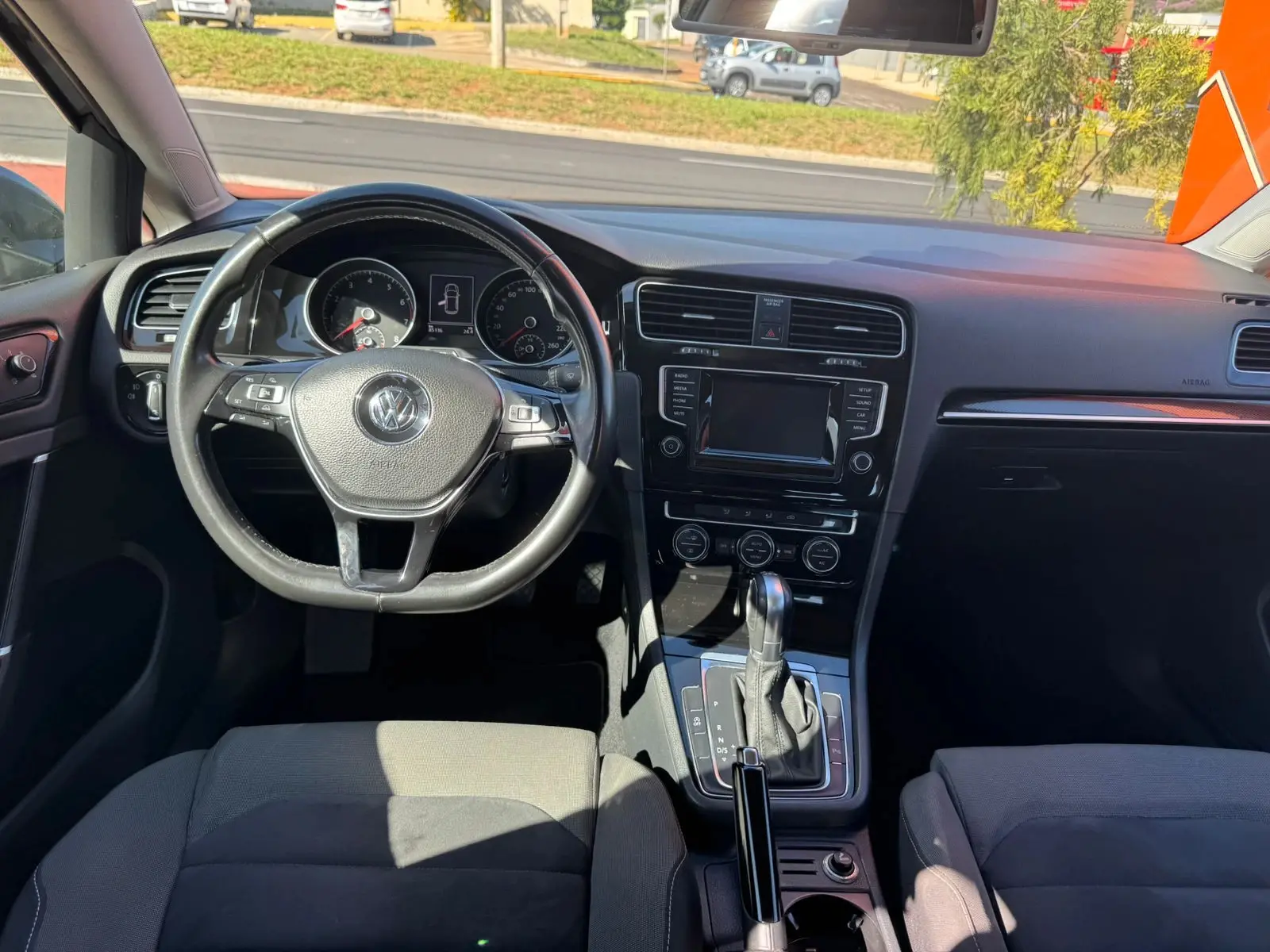 VOLKSWAGEN Golf - Foto