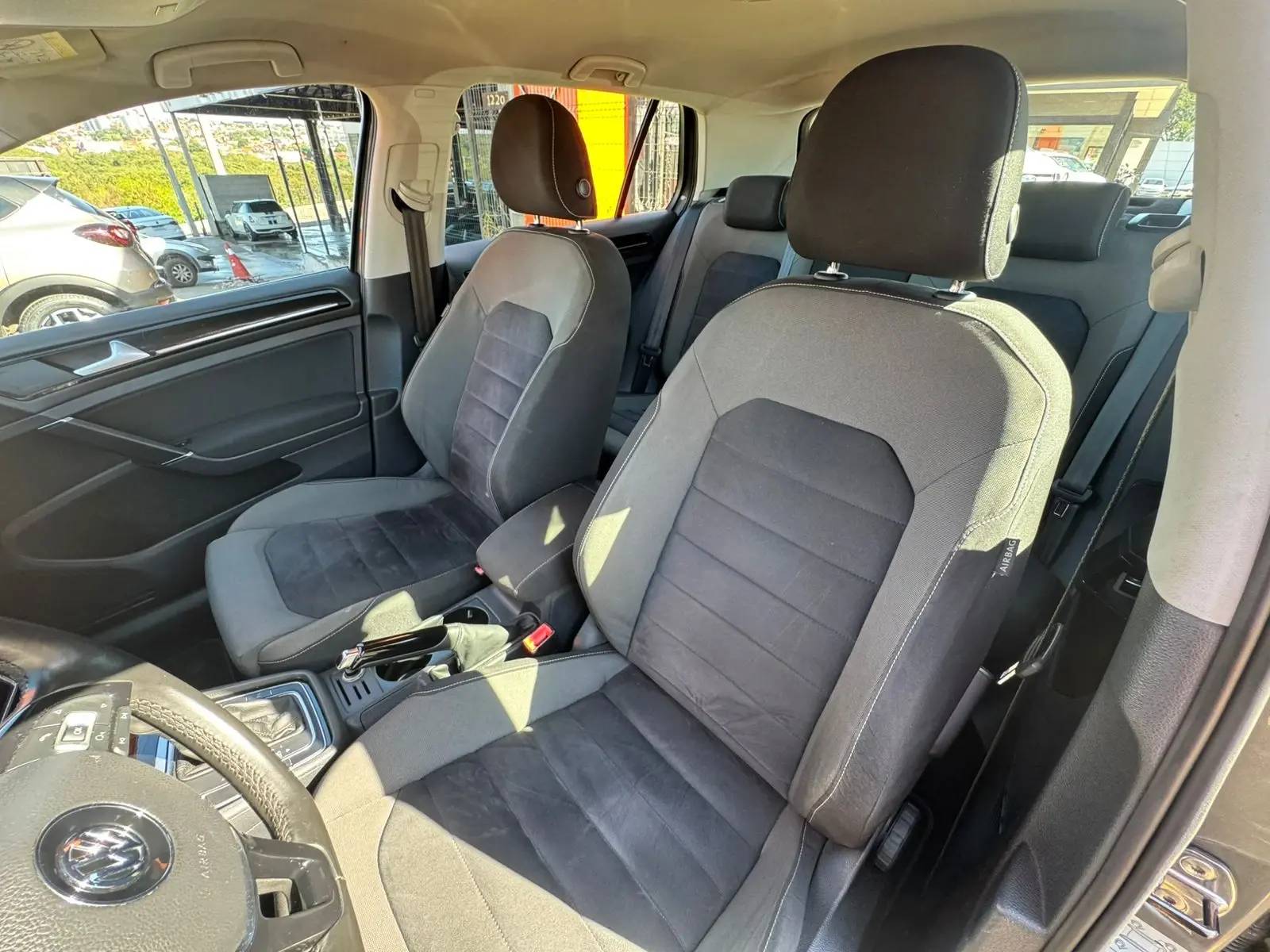 VOLKSWAGEN Golf - Foto