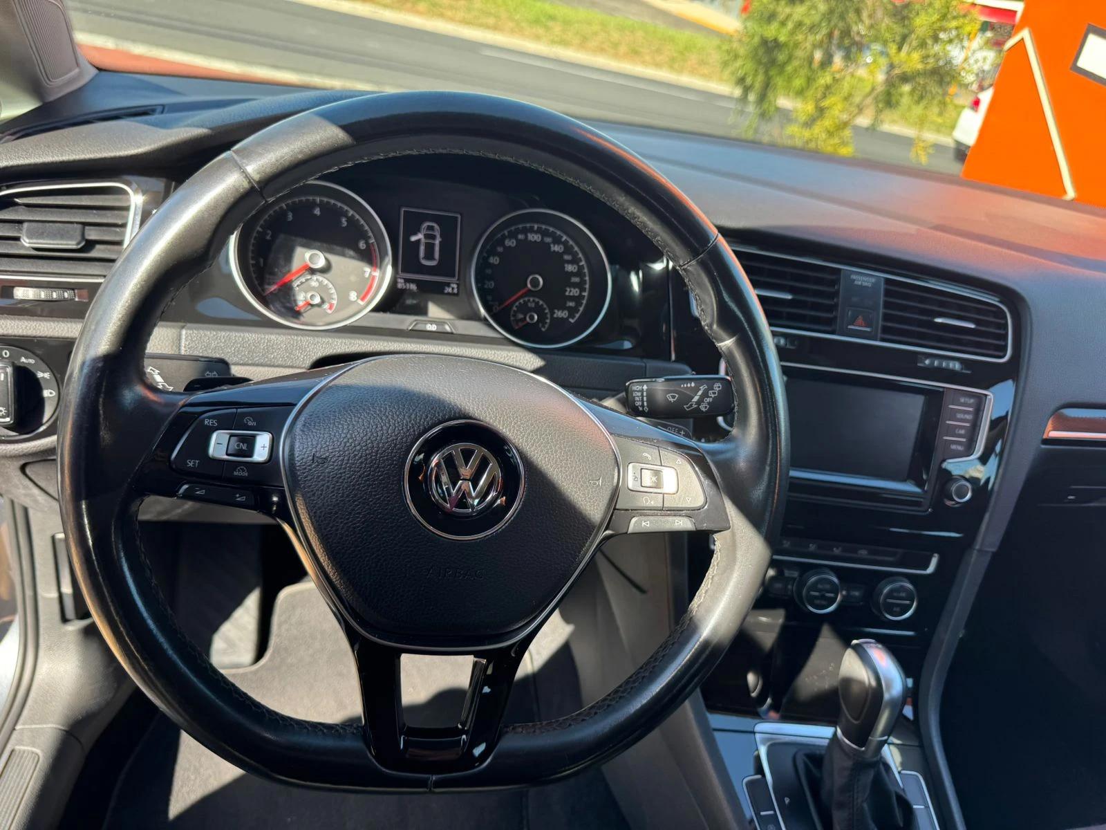 VOLKSWAGEN Golf - Foto