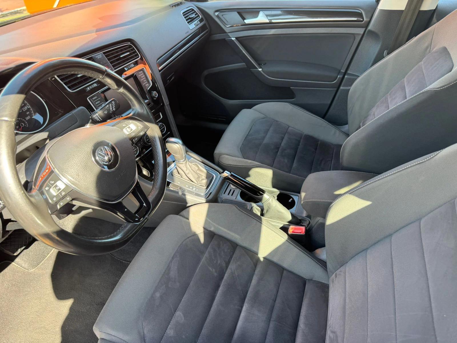 VOLKSWAGEN Golf - Foto