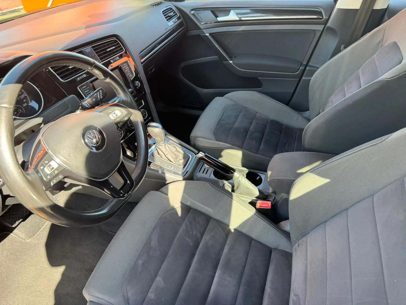 VOLKSWAGEN Golf - Foto