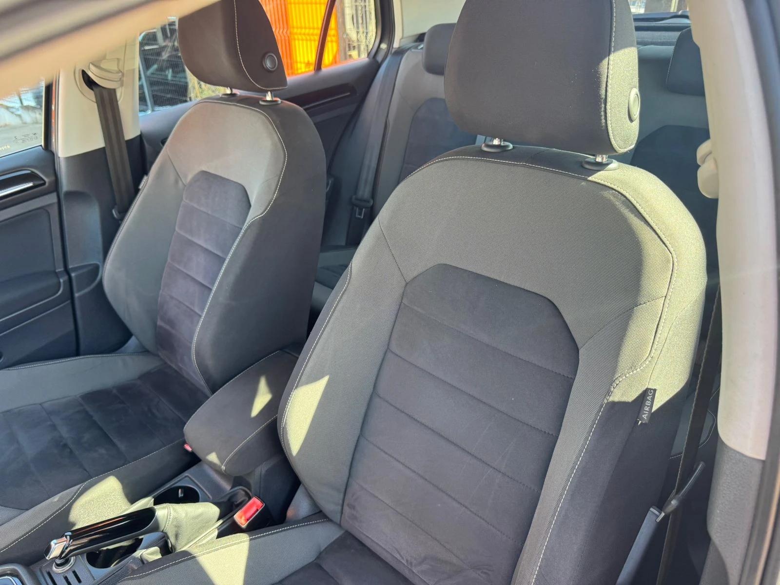 VOLKSWAGEN Golf - Foto