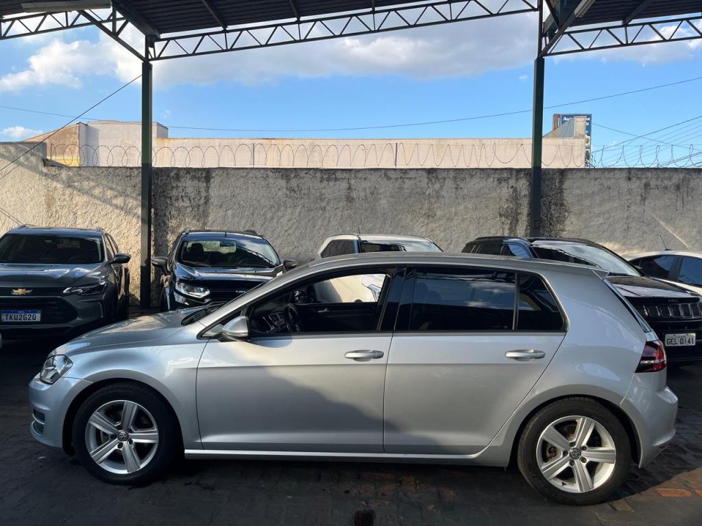 VOLKSWAGEN Golf - Foto