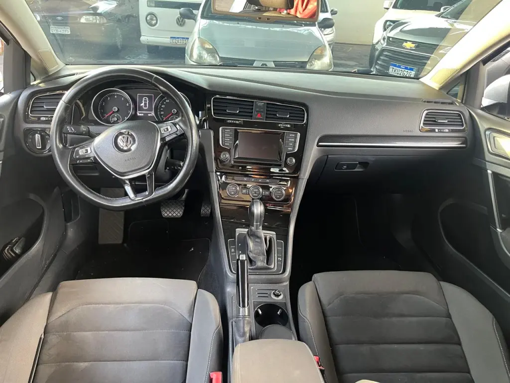 VOLKSWAGEN Golf - Foto