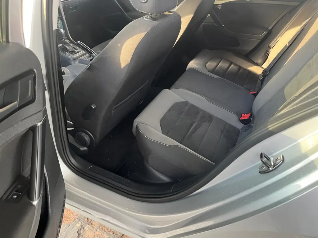 VOLKSWAGEN Golf - Foto