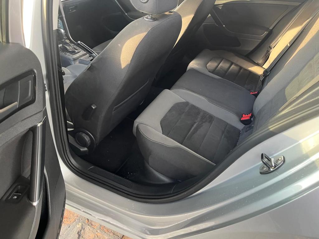 VOLKSWAGEN Golf - Foto