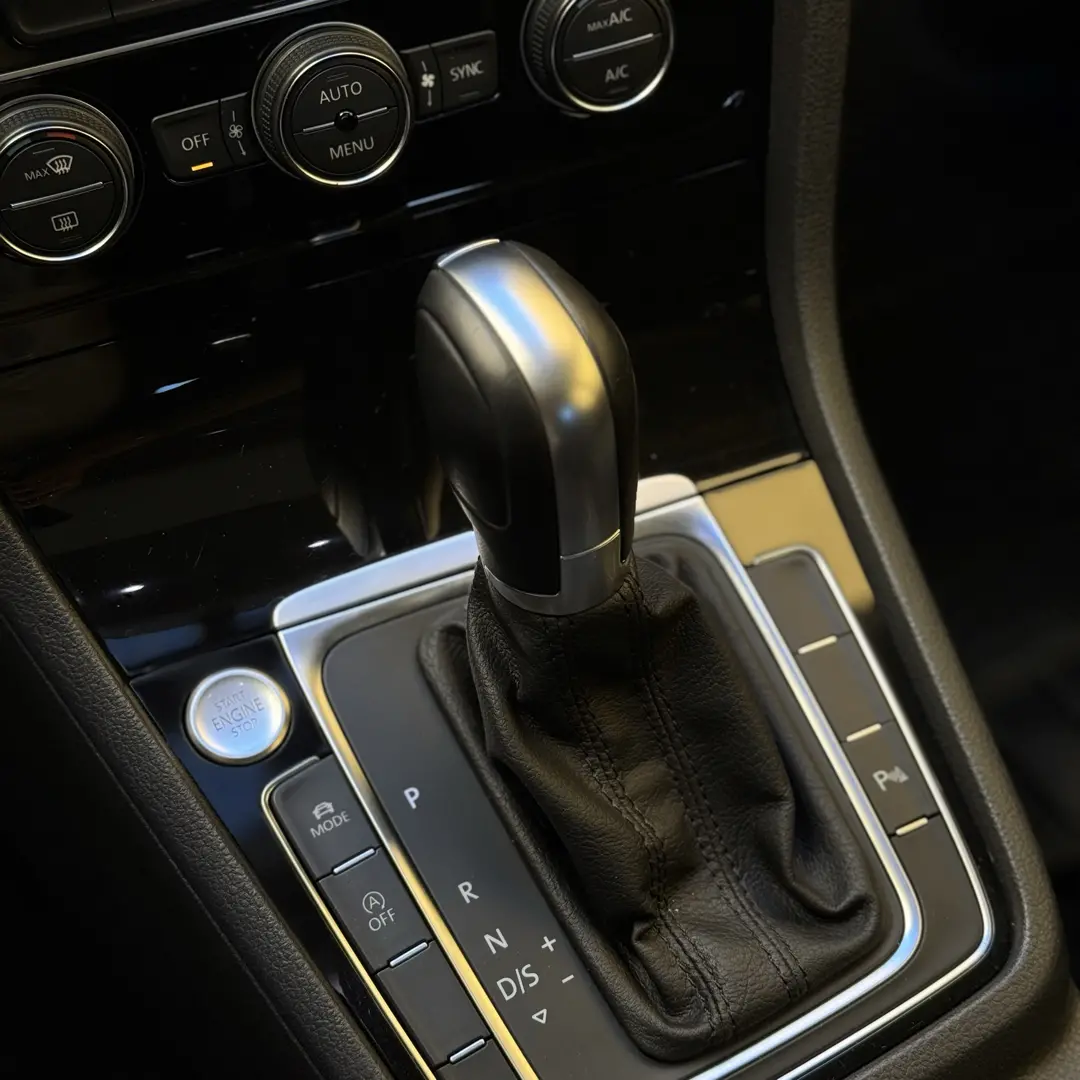 VOLKSWAGEN Golf - Foto