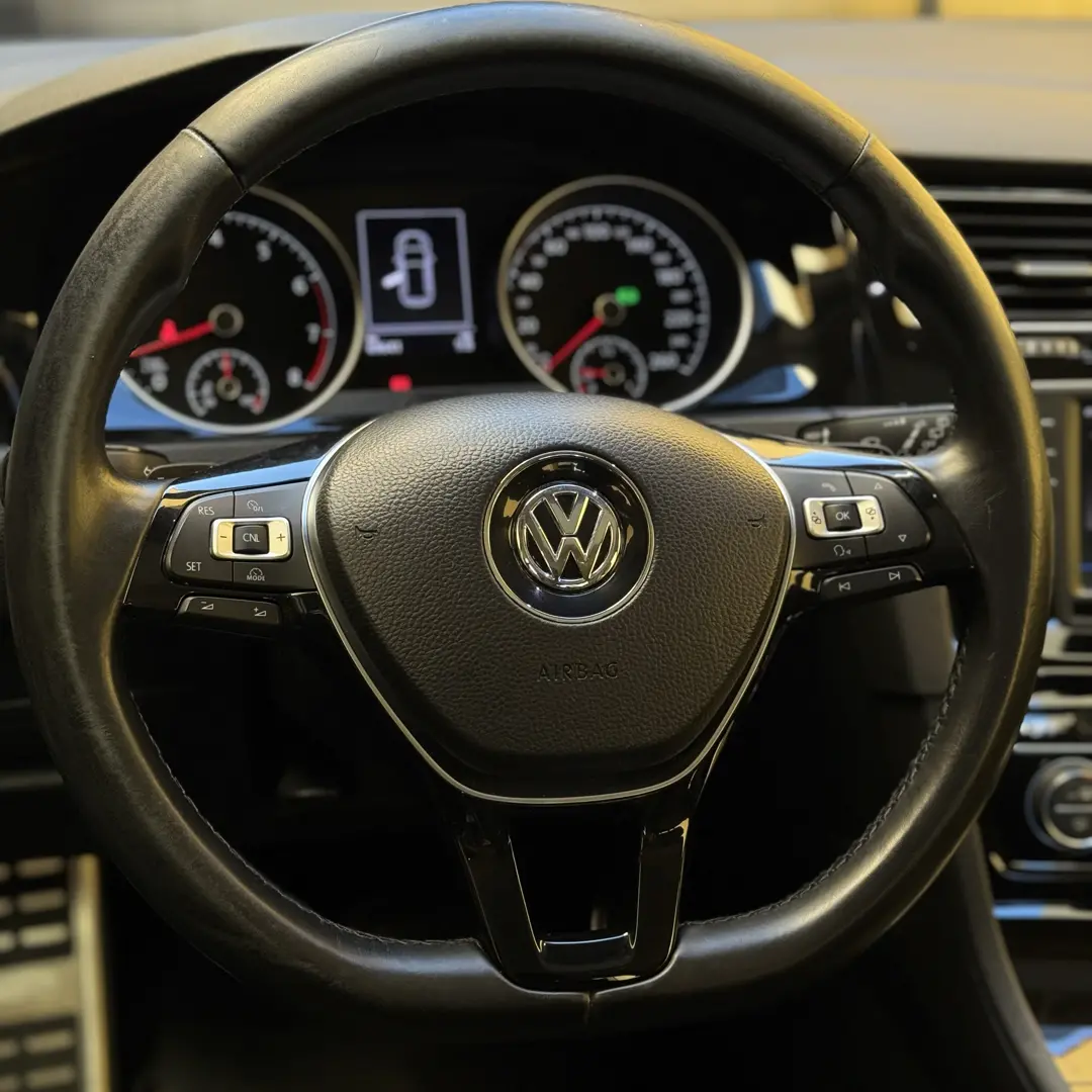 VOLKSWAGEN Golf - Foto