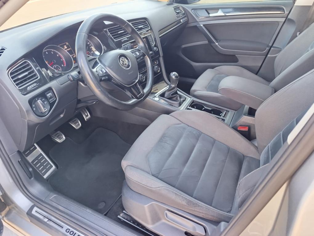 VOLKSWAGEN Golf - Foto