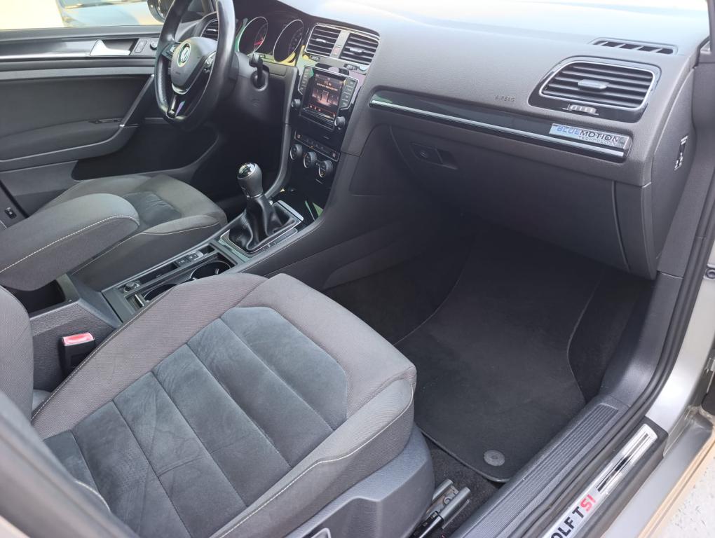 VOLKSWAGEN Golf - Foto