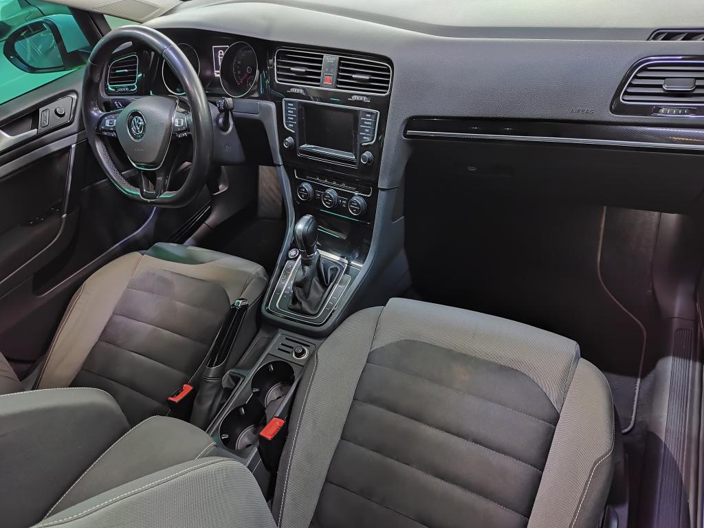 VOLKSWAGEN Golf - Foto