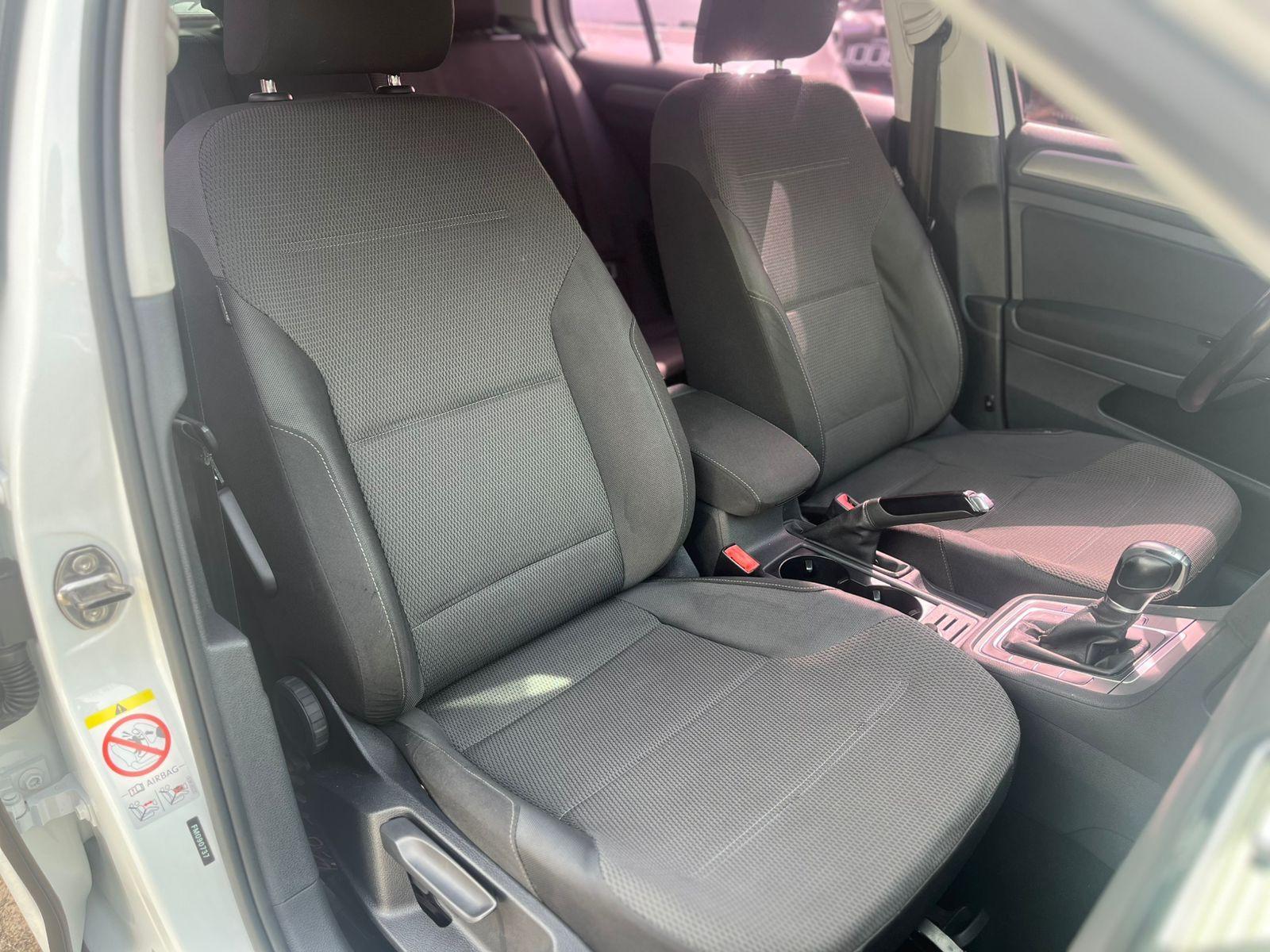 VOLKSWAGEN Golf - Foto