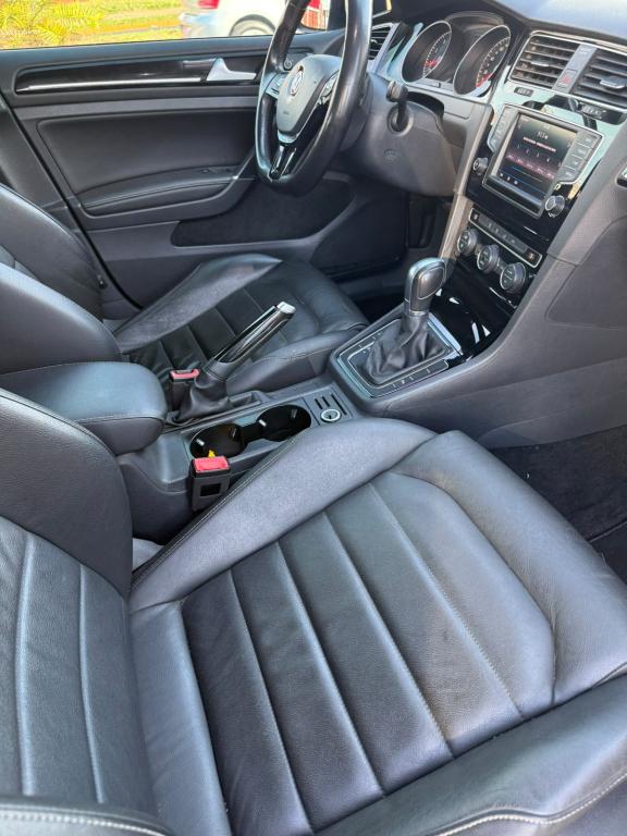 VOLKSWAGEN Golf - Foto