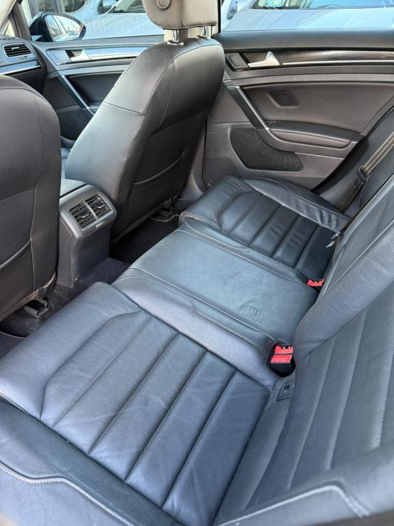 VOLKSWAGEN Golf - Foto
