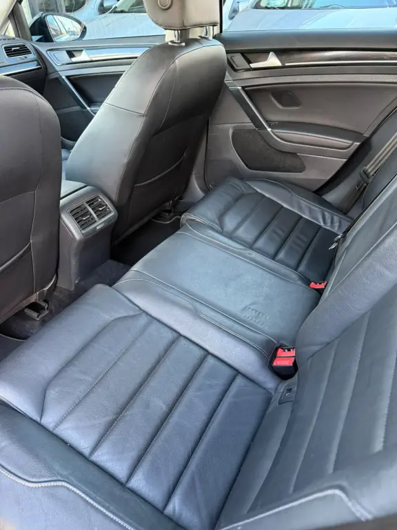 VOLKSWAGEN Golf - Foto