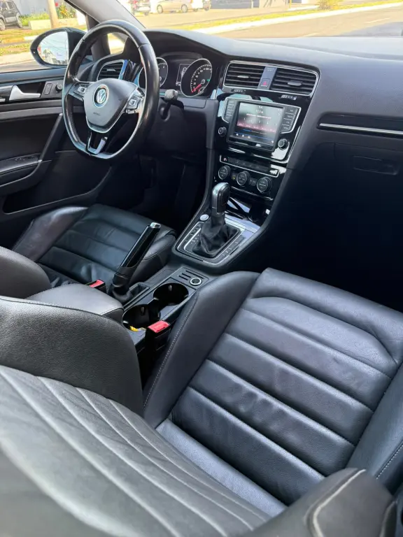 VOLKSWAGEN Golf - Foto