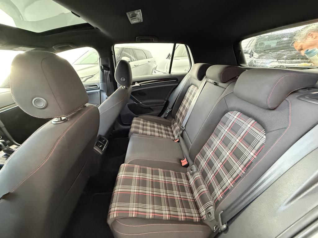 VOLKSWAGEN Golf - Foto