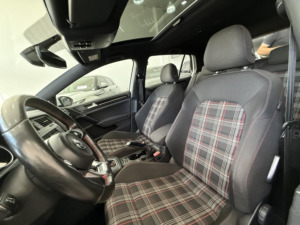 VOLKSWAGEN Golf - Foto