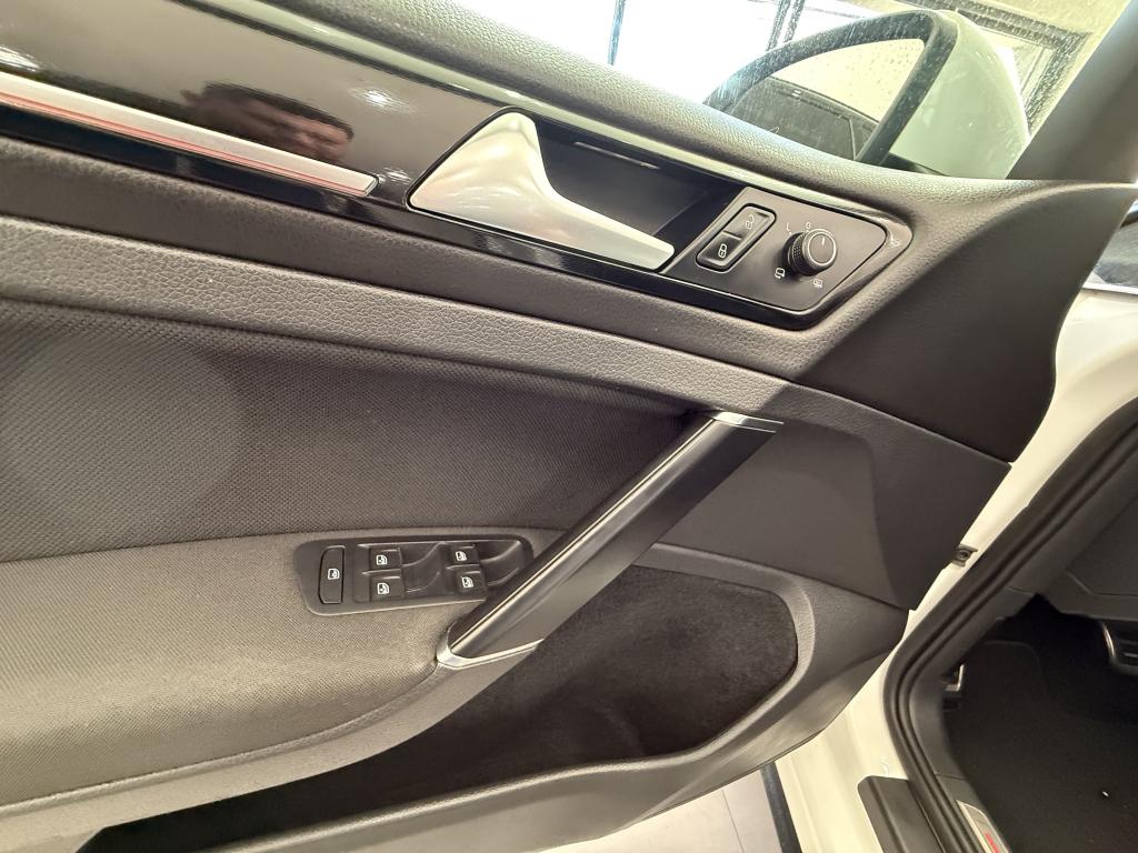 VOLKSWAGEN Golf - Foto