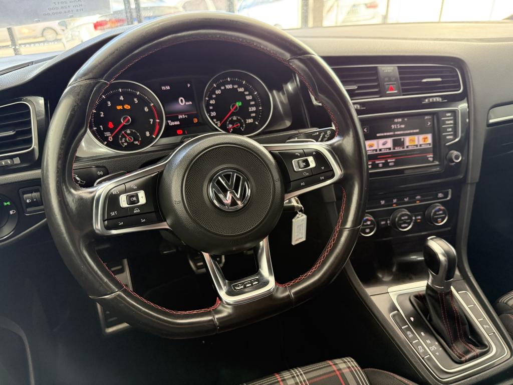 VOLKSWAGEN Golf - Foto