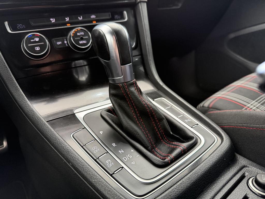 VOLKSWAGEN Golf - Foto