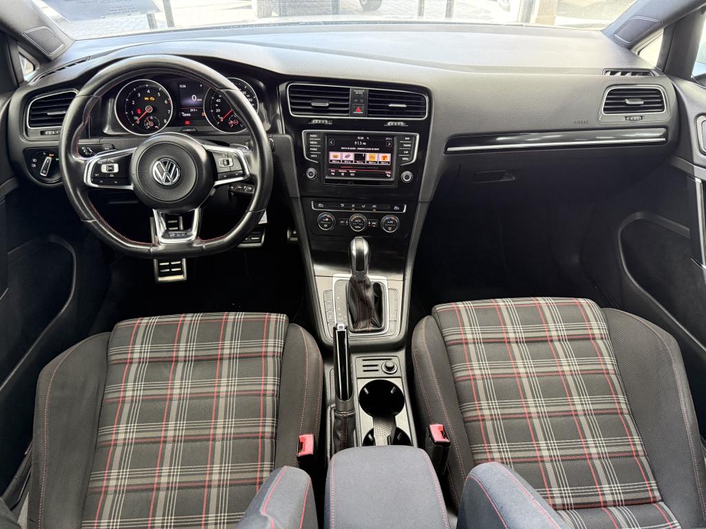 VOLKSWAGEN Golf - Foto