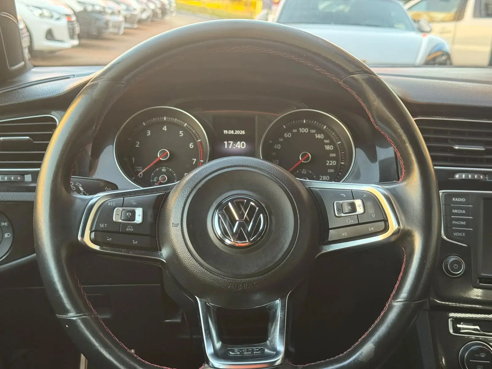 VOLKSWAGEN Golf - Foto