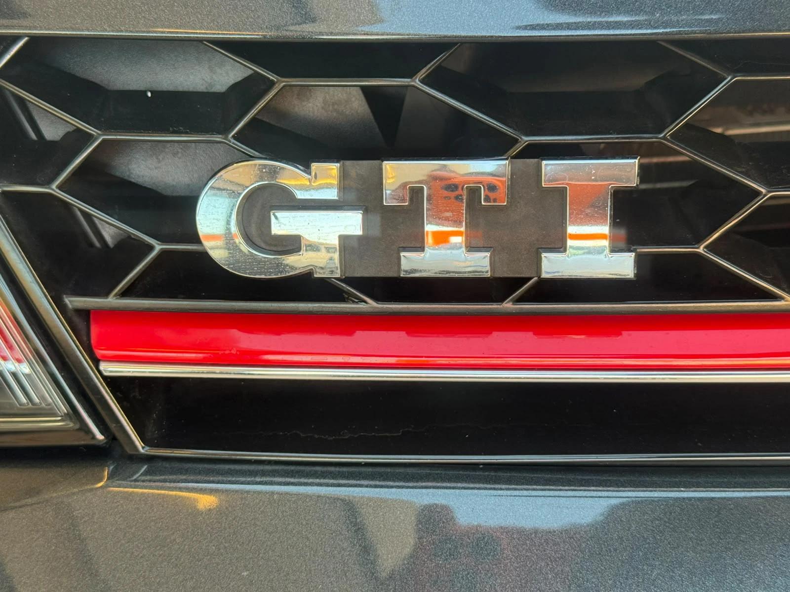 VOLKSWAGEN Golf - Foto