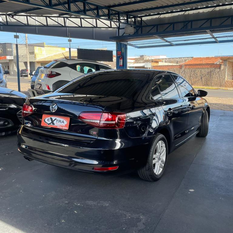 VOLKSWAGEN Jetta - Foto