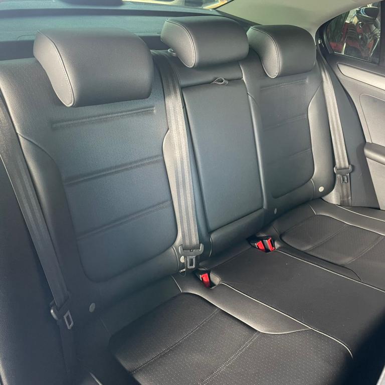 VOLKSWAGEN Jetta - Foto